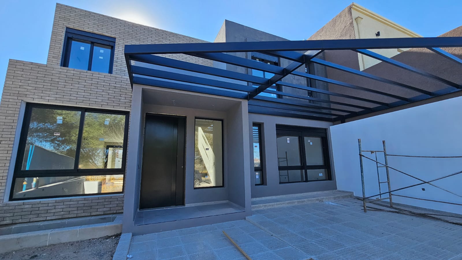 VENDO CASA DE 3 DORMITORIOS ( SUITE EN PB) A ESTRENAR EN MIRADORES 1 ( MANANTIALES 1)