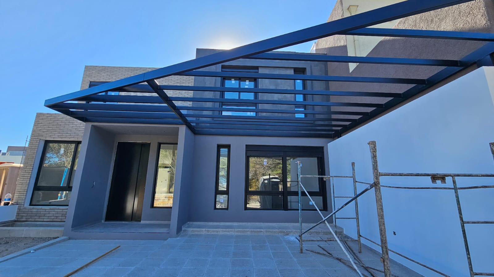 VENDO CASA DE 3 DORMITORIOS ( SUITE EN PB) A ESTRENAR EN MIRADORES 1 ( MANANTIALES 1)