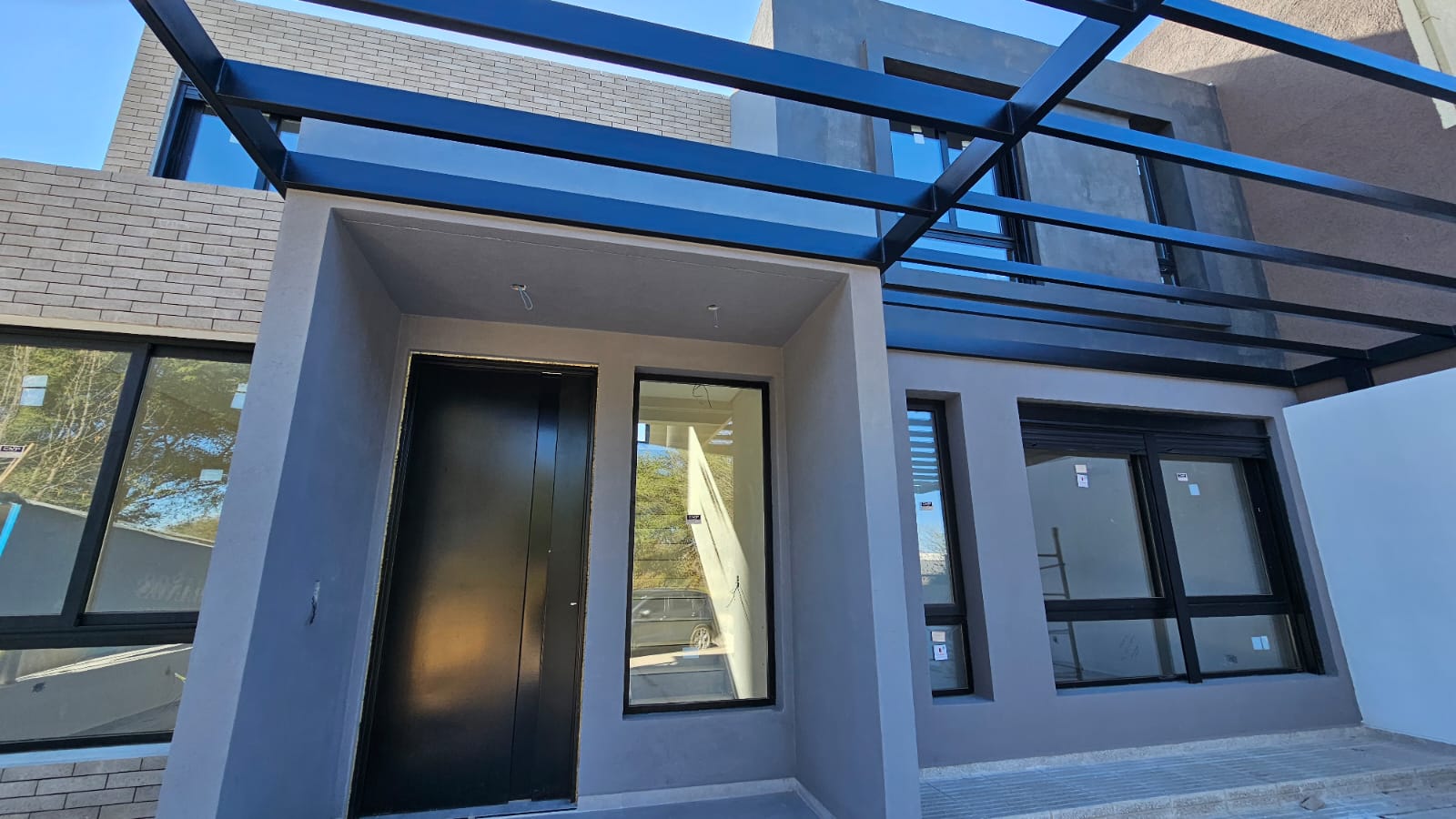 VENDO CASA DE 3 DORMITORIOS ( SUITE EN PB) A ESTRENAR EN MIRADORES 1 ( MANANTIALES 1)