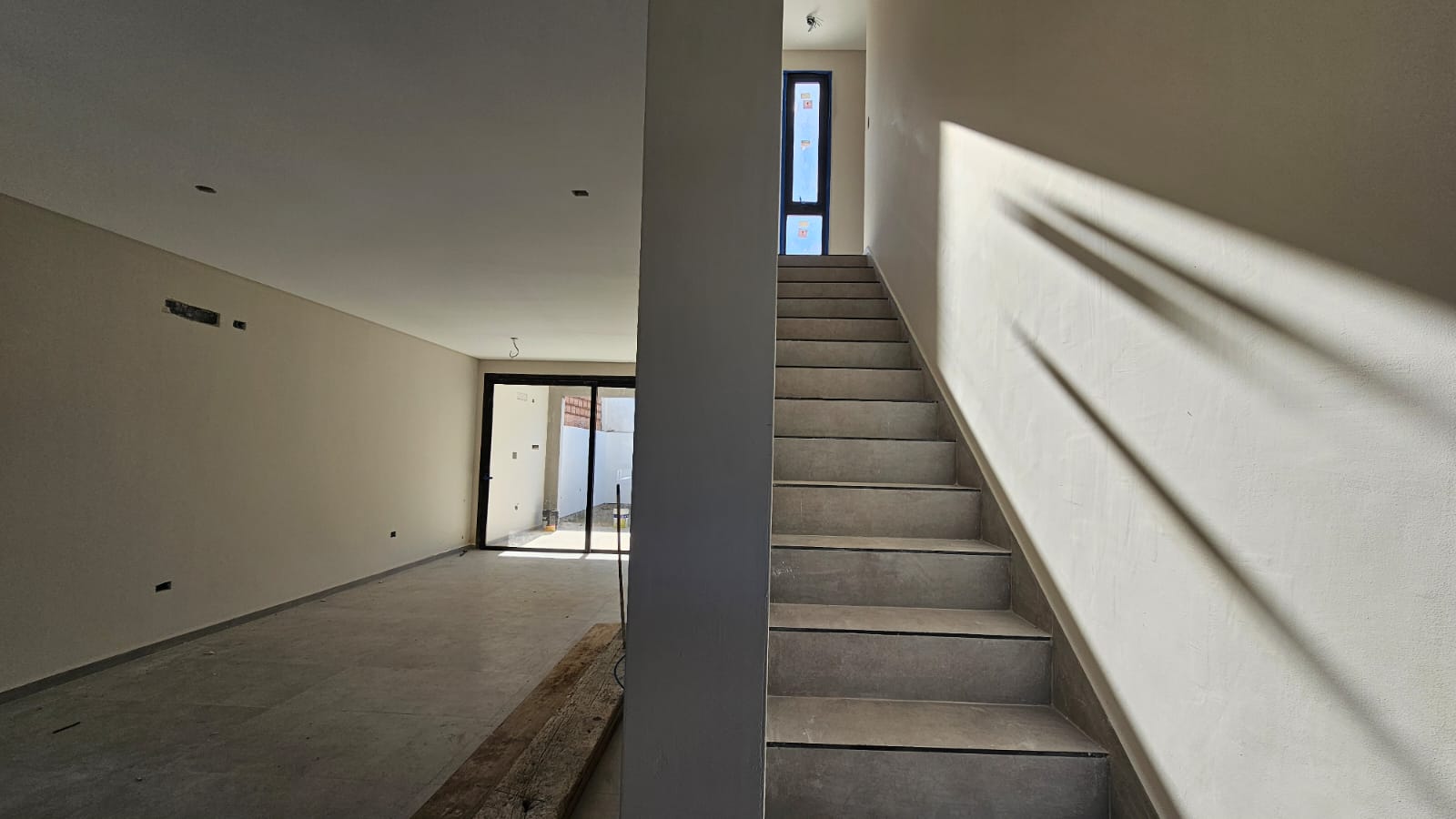 VENDO CASA DE 3 DORMITORIOS ( SUITE EN PB) A ESTRENAR EN MIRADORES 1 ( MANANTIALES 1)