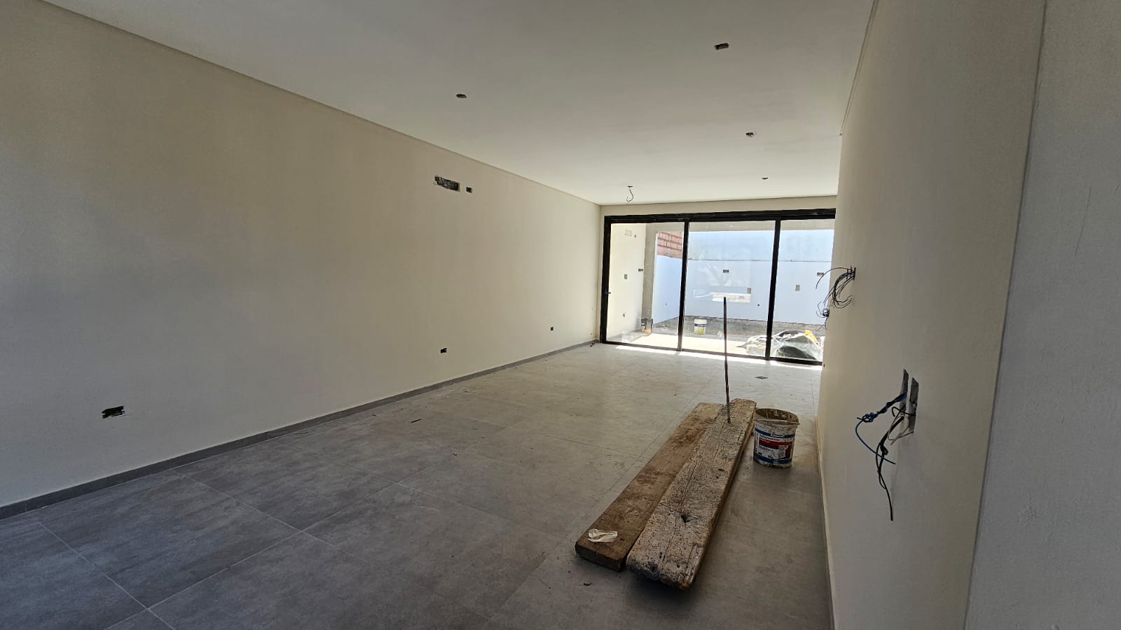 VENDO CASA DE 3 DORMITORIOS ( SUITE EN PB) A ESTRENAR EN MIRADORES 1 ( MANANTIALES 1)