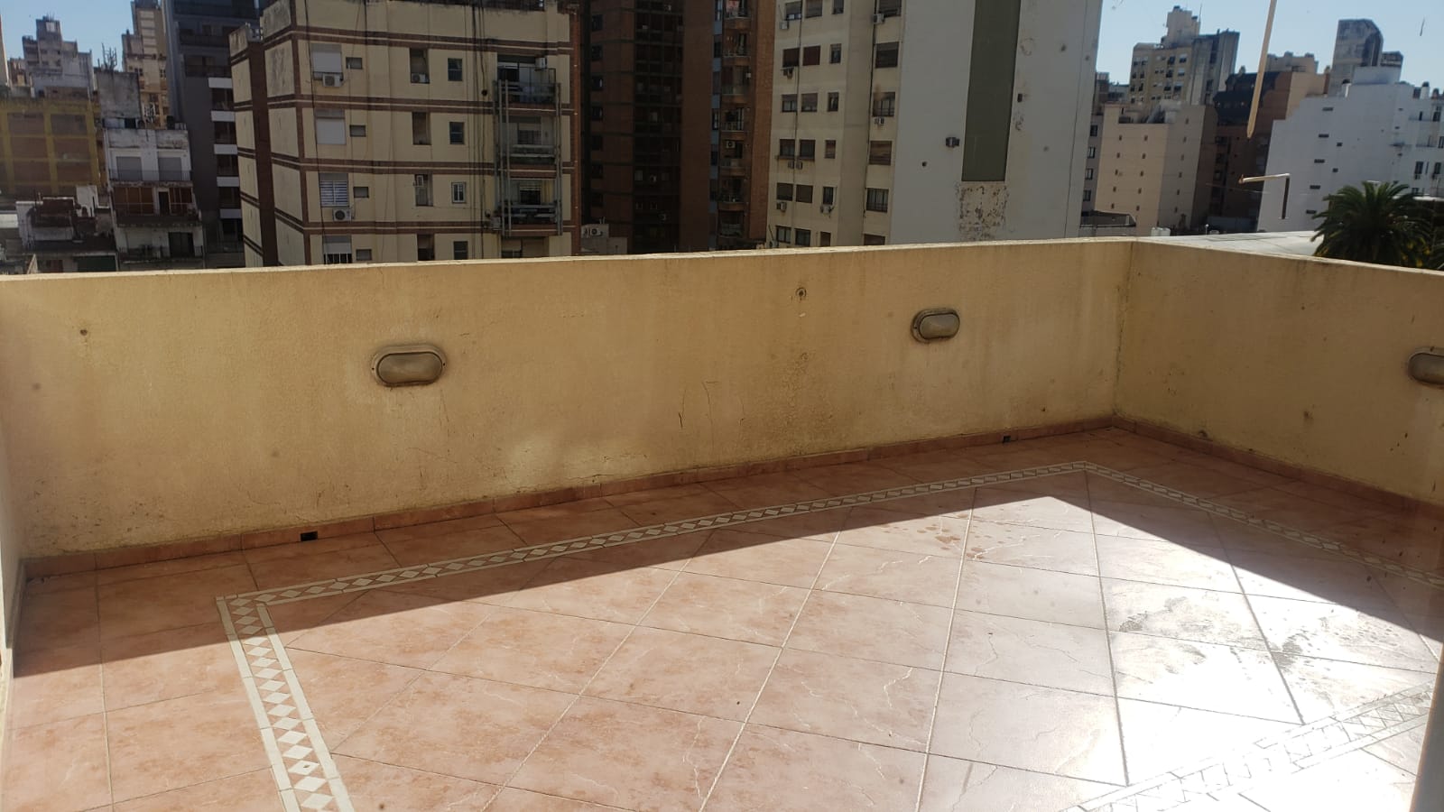 DEPTO 3 DOR - TERRAZA PROPIA - ZONA TRIBUNALES - POSIBILIDAD DE RECIBIR INMUEBLE MENOR