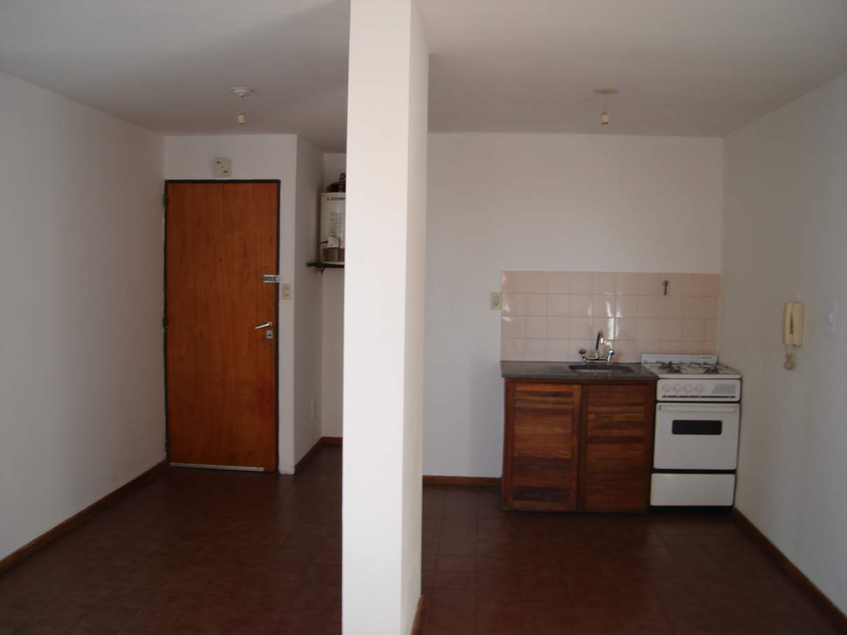 Alquiler  Bv. Mitre 289 monoambiente Centro, Frente a EPEC