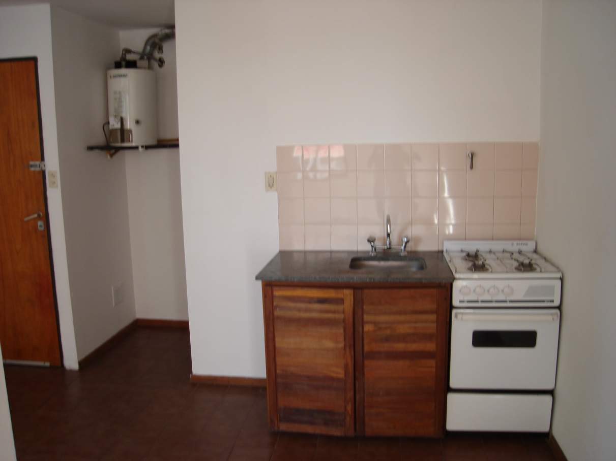 Alquiler  Bv. Mitre 289 monoambiente Centro, Frente a EPEC