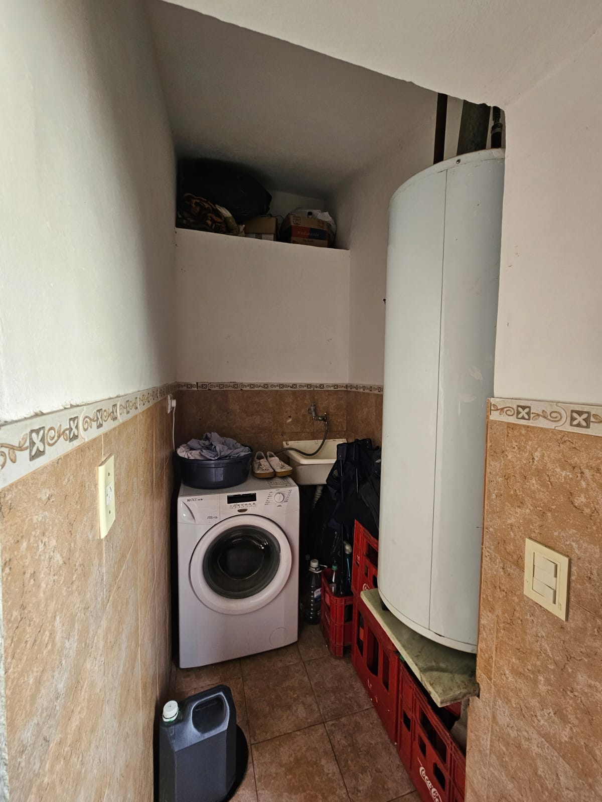 EXCELENTE CASA APTO CRÉDITO- TRES DORMITORIOS- COCHERA PARA CUATRO AUTOS