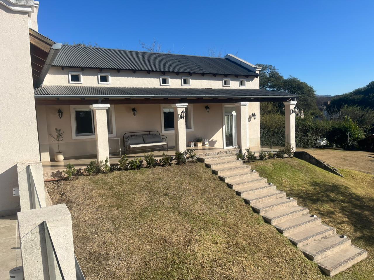 Casa Cuatro Hojas Mendiolaza 3 dormitorios amplio terreno pileta vistas