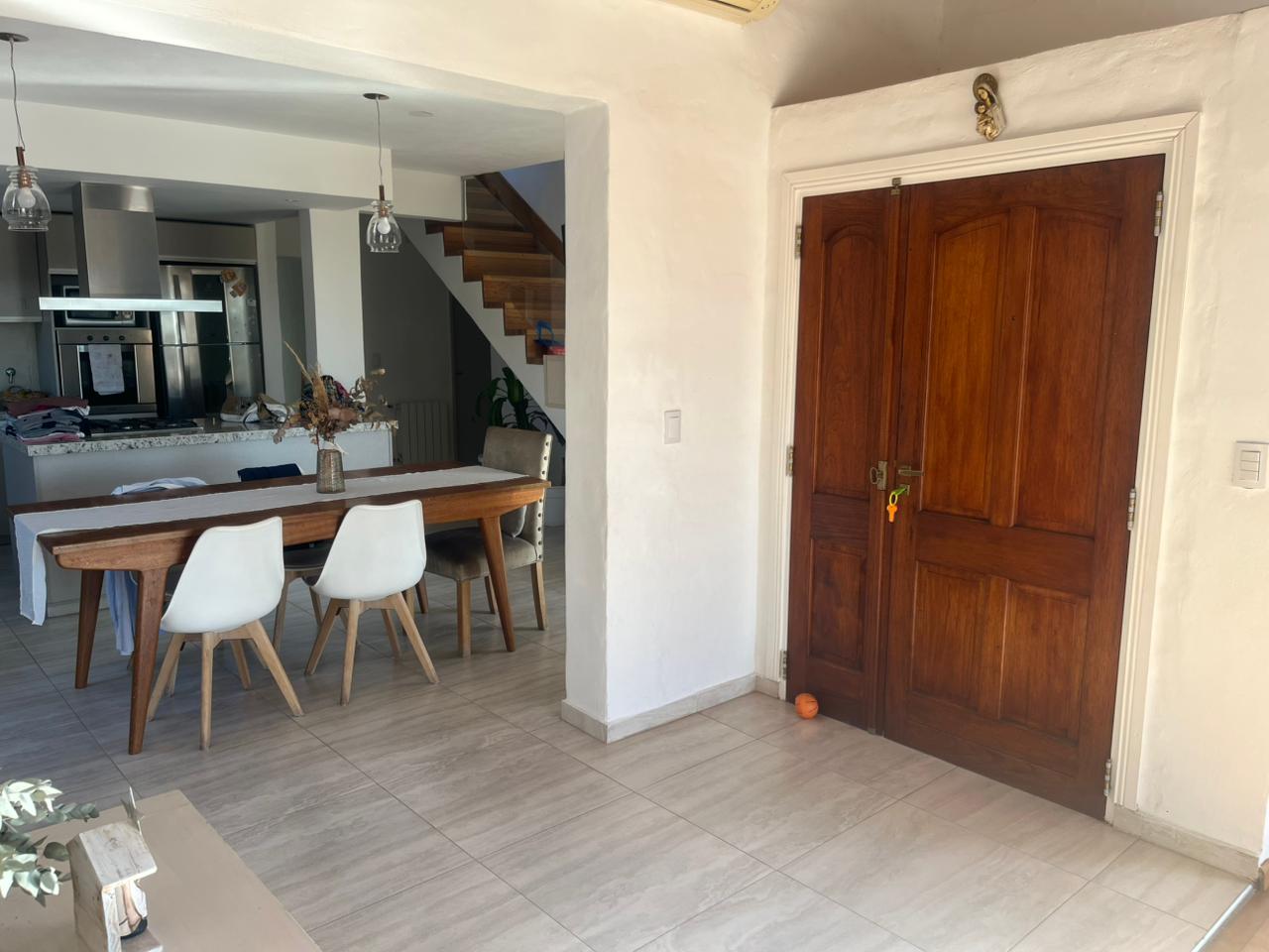 Casa Cuatro Hojas Mendiolaza 3 dormitorios amplio terreno pileta vistas