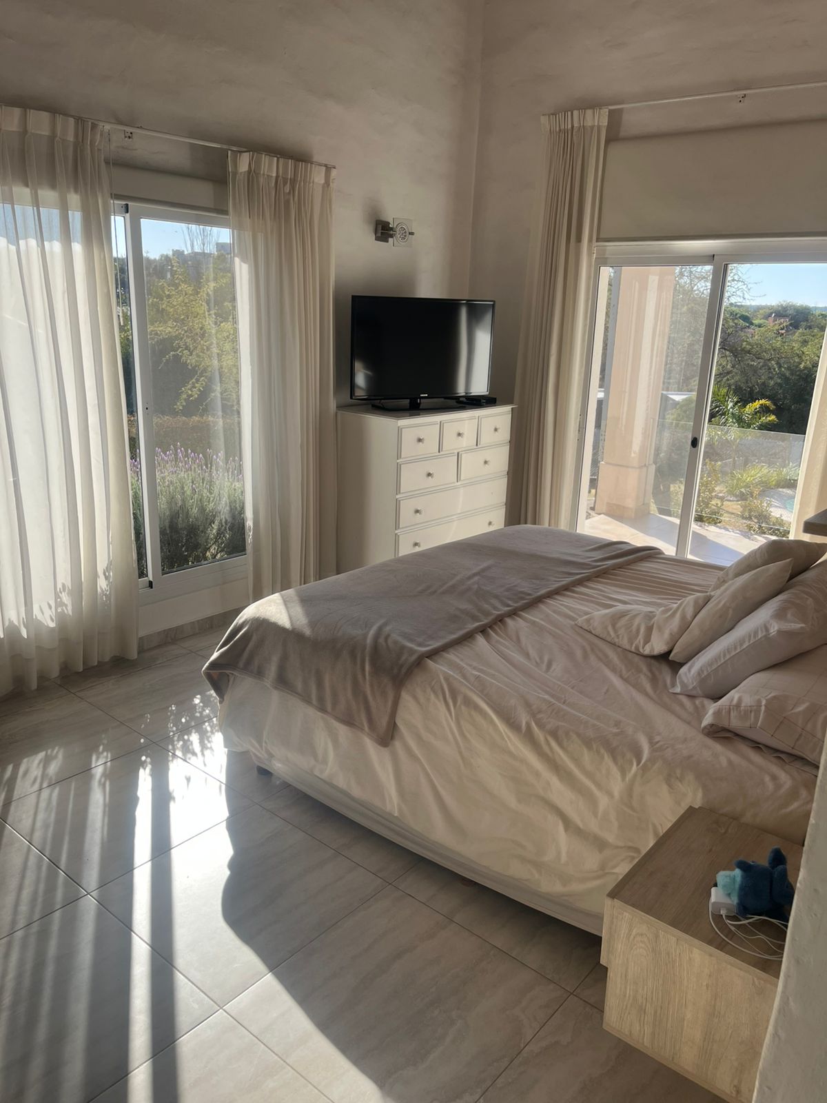 Casa Cuatro Hojas Mendiolaza 3 dormitorios amplio terreno pileta vistas