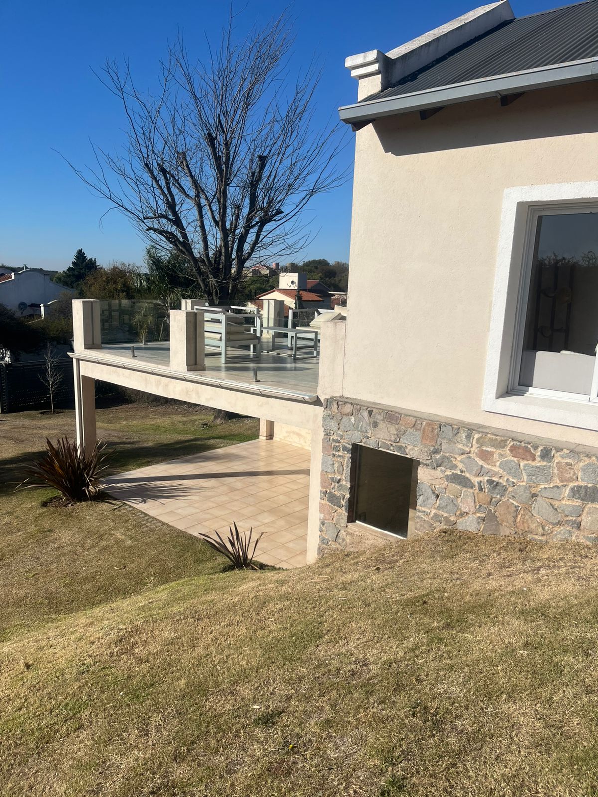 Casa Cuatro Hojas Mendiolaza 3 dormitorios amplio terreno pileta vistas