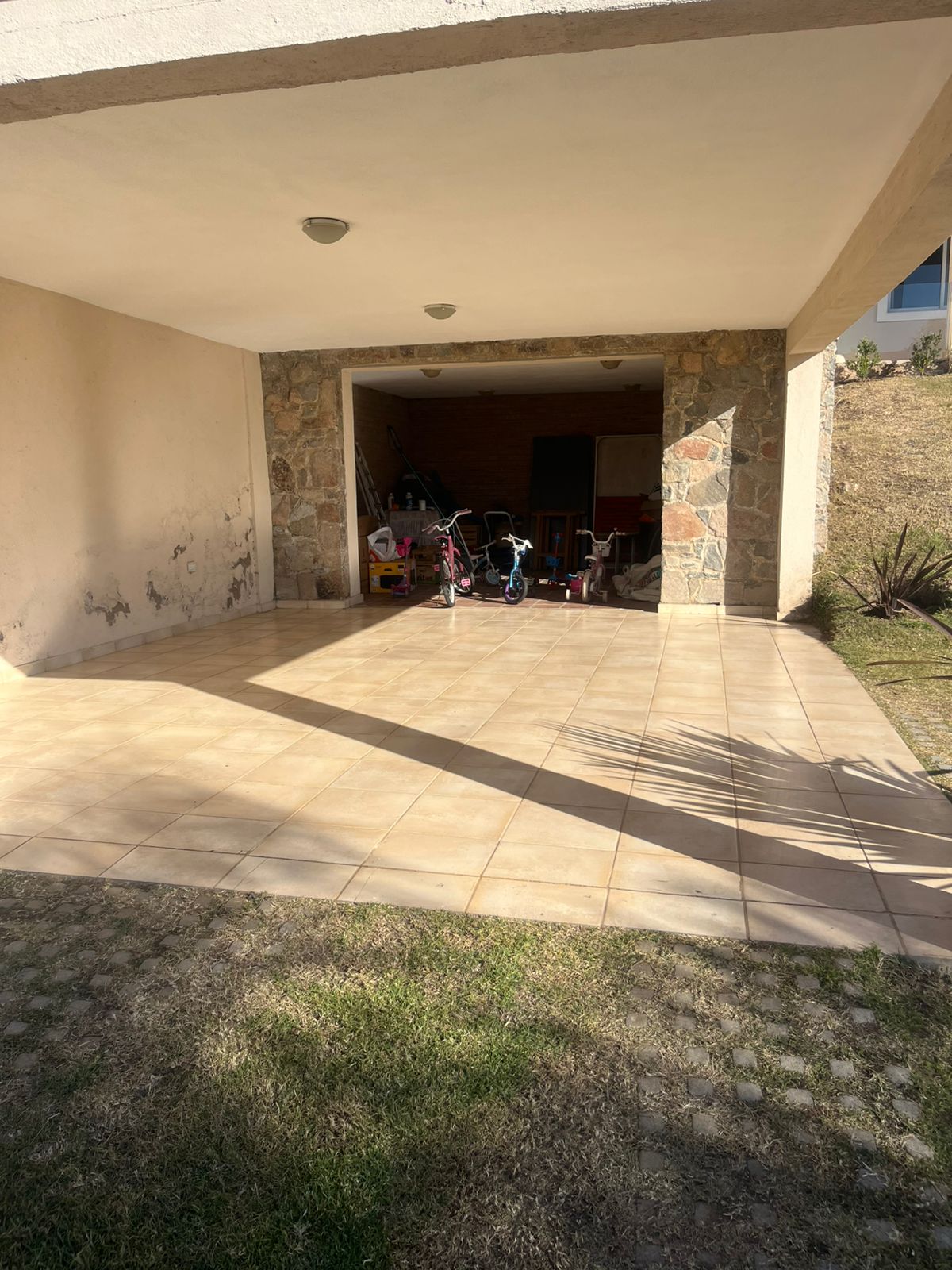 Casa Cuatro Hojas Mendiolaza 3 dormitorios amplio terreno pileta vistas