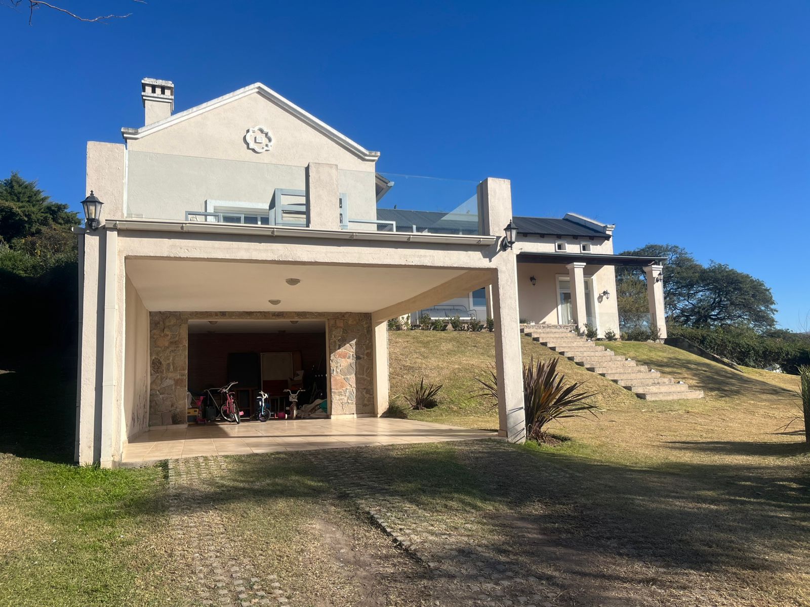 Casa Cuatro Hojas Mendiolaza 3 dormitorios amplio terreno pileta vistas