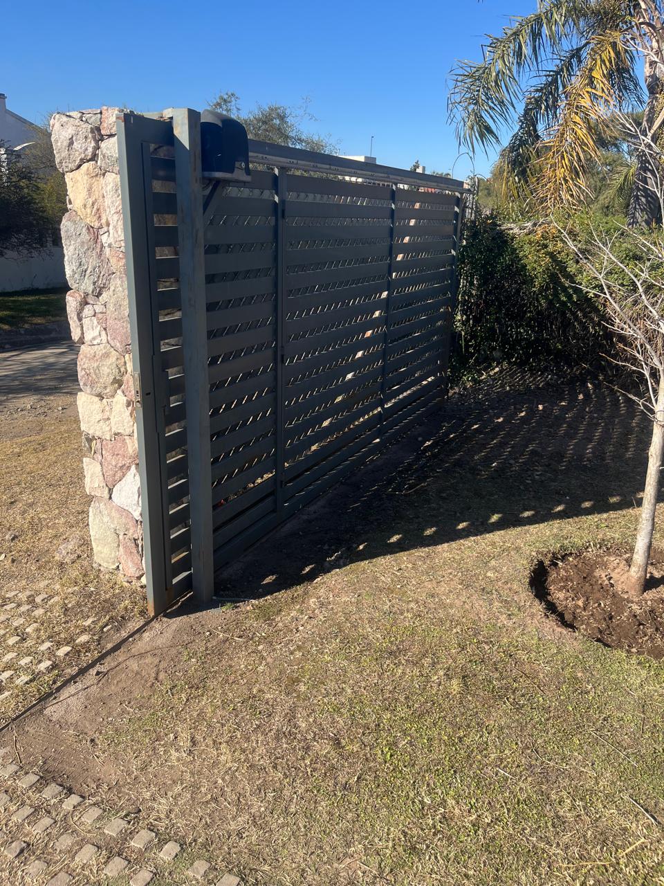 Casa Cuatro Hojas Mendiolaza 3 dormitorios amplio terreno pileta vistas