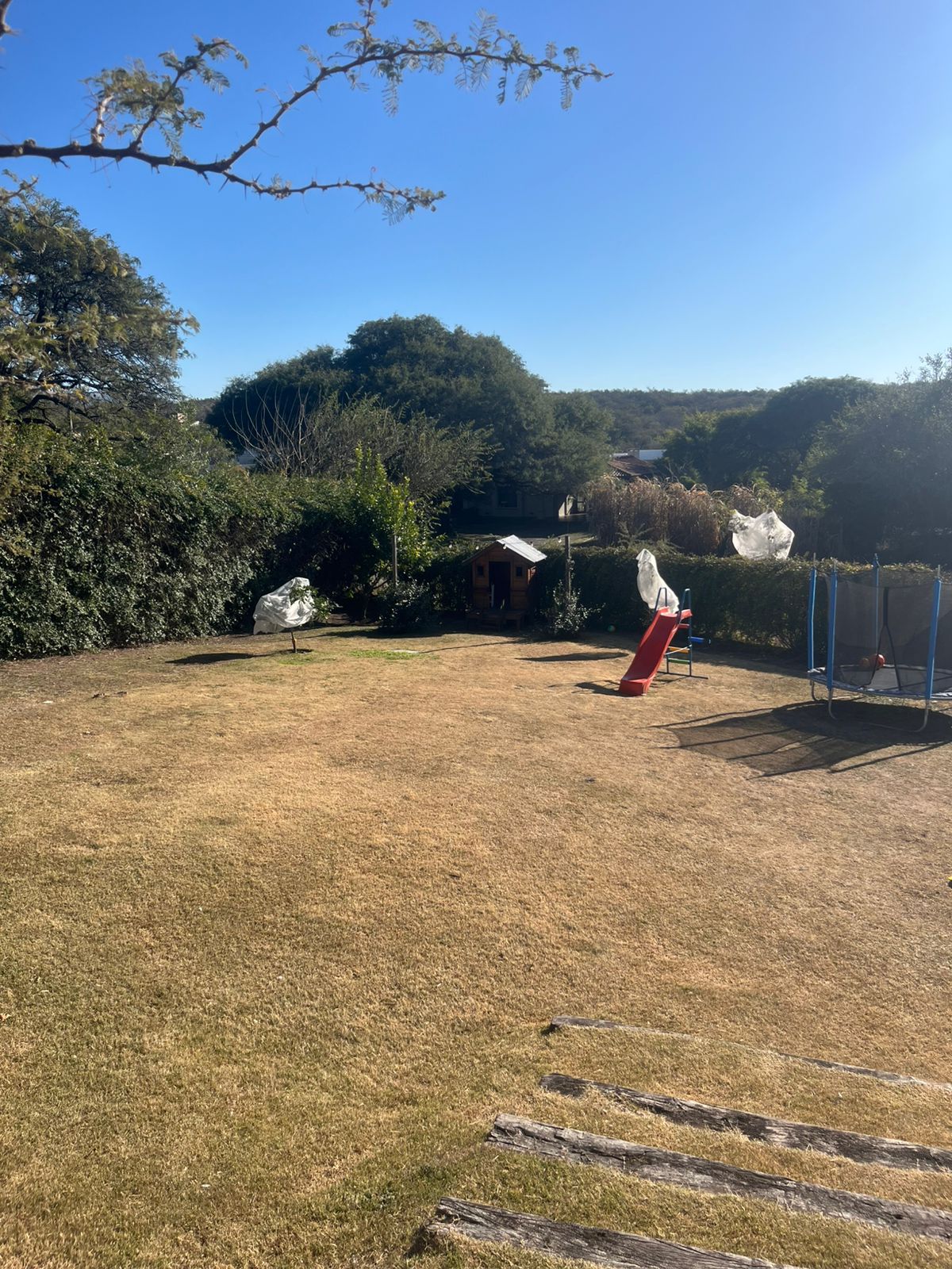 Casa Cuatro Hojas Mendiolaza 3 dormitorios amplio terreno pileta vistas