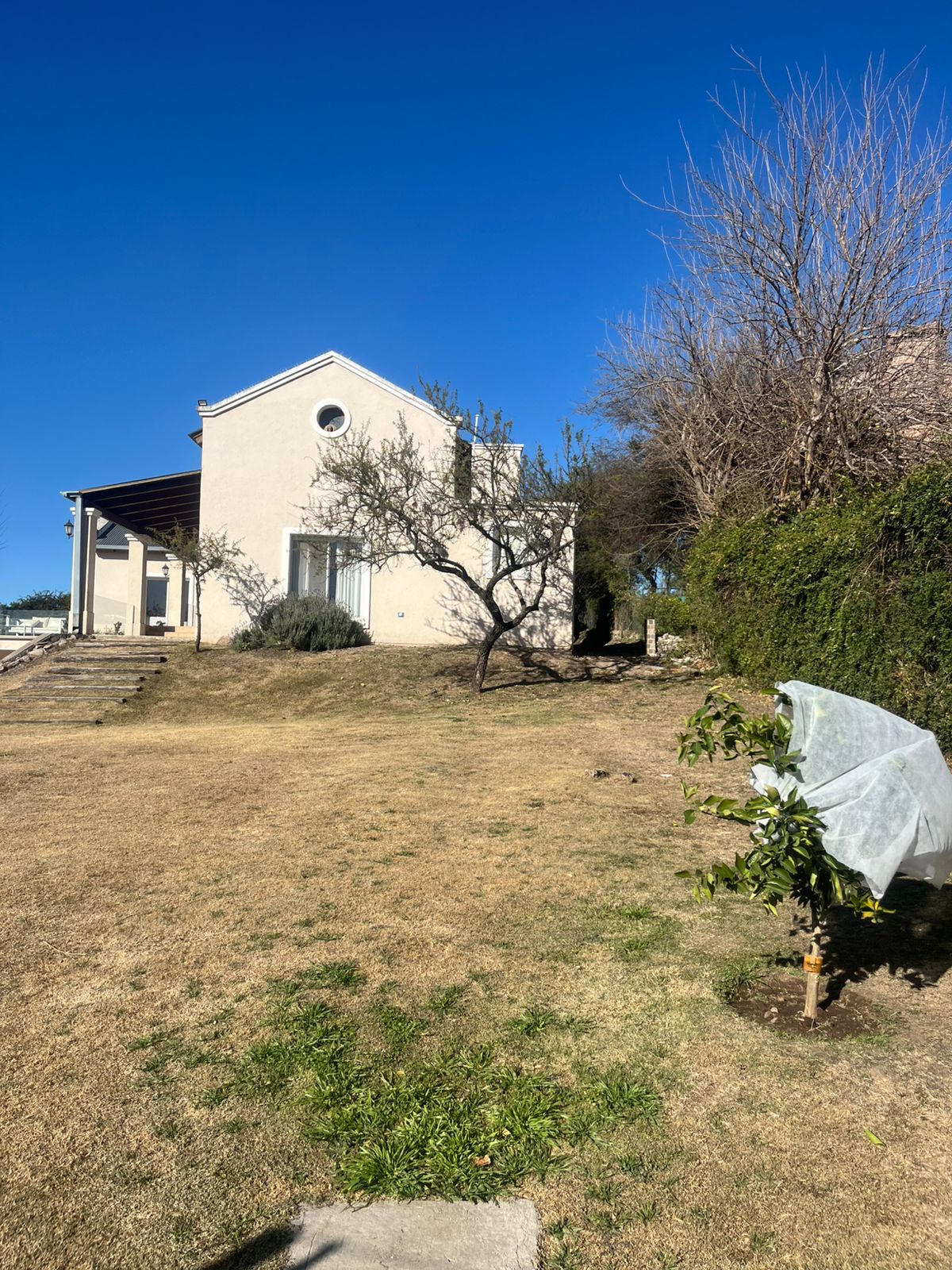 Casa Cuatro Hojas Mendiolaza 3 dormitorios amplio terreno pileta vistas