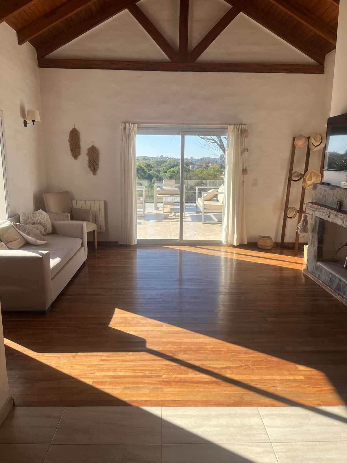 Casa Cuatro Hojas Mendiolaza 3 dormitorios amplio terreno pileta vistas