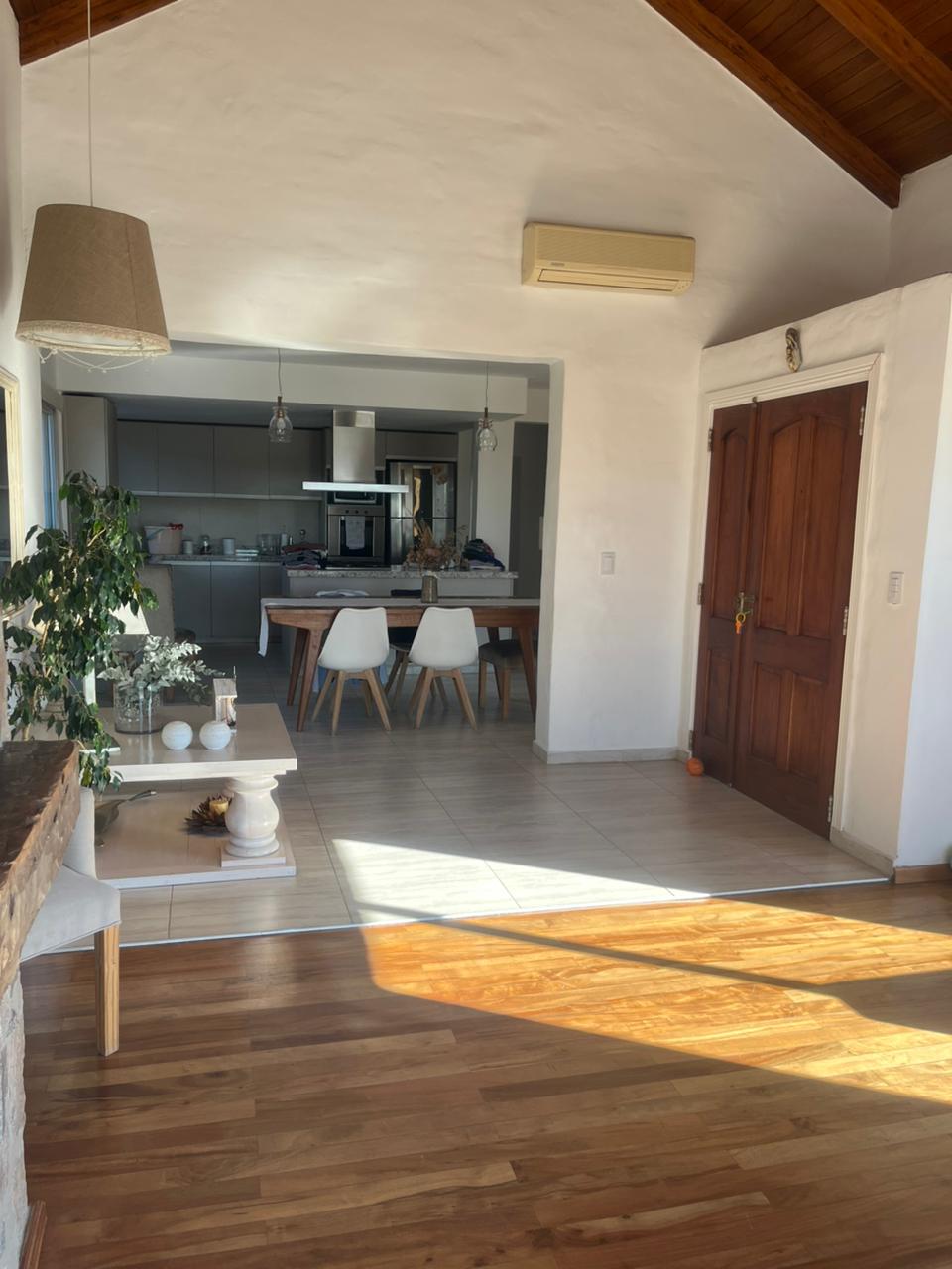 Casa Cuatro Hojas Mendiolaza 3 dormitorios amplio terreno pileta vistas