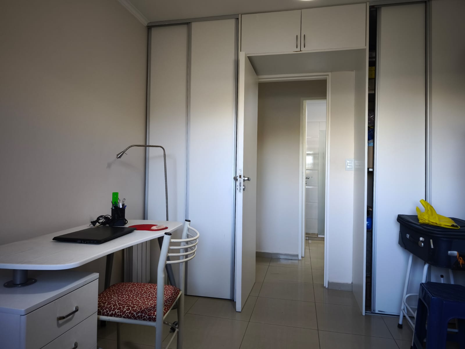 Dpto. Amoblado. 2 dorm. 2 baños. Seguridad 24 hs. B Cerrado Bardas