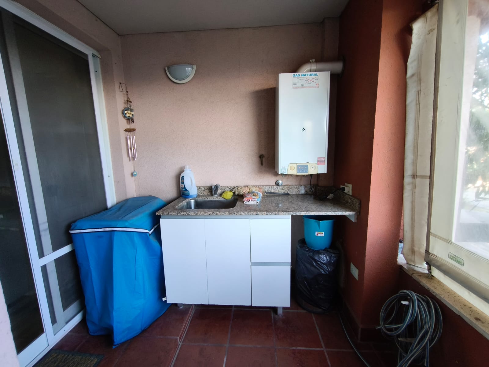 Dpto. Amoblado. 2 dorm. 2 baños. Seguridad 24 hs. B Cerrado Bardas