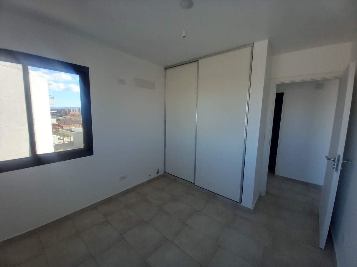 Alquiler Departamento 2 dorm Valle Cercano Housing Cochera