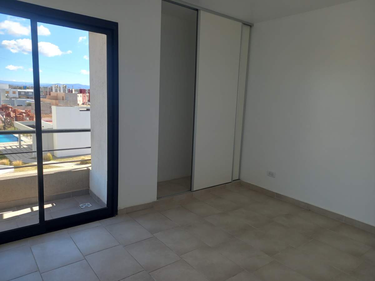 Alquiler Departamento 2 dorm Valle Cercano Housing Cochera