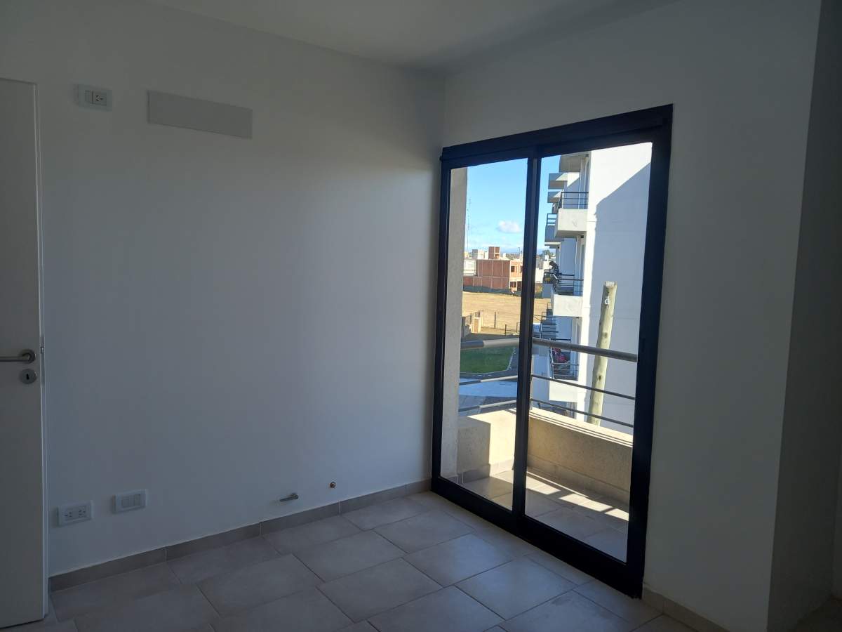 Alquiler Departamento 2 dorm Valle Cercano Housing Cochera