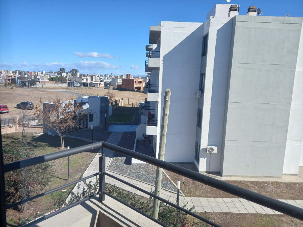 Alquiler Departamento 2 dorm Valle Cercano Housing Cochera