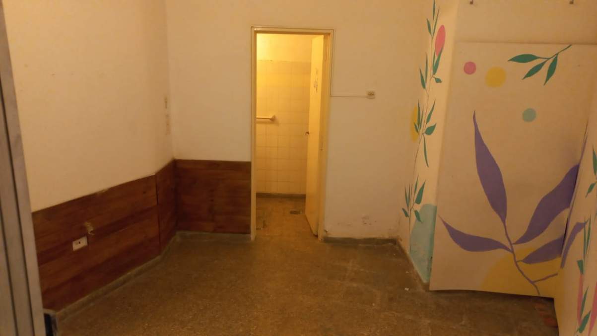 Alquilo Deposito - Para rubros varios  Barrio Residencial América