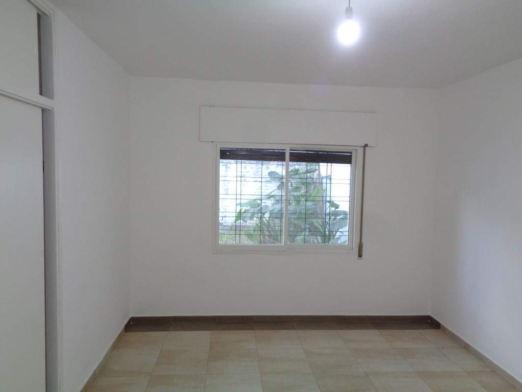 Barrio Alto Verde - Casa de 3 Dormitorios, Amplia con Cocina Comedor, 2 Baños, Cochera Doble, Jardín y Patio Amplio con Asador y Césped