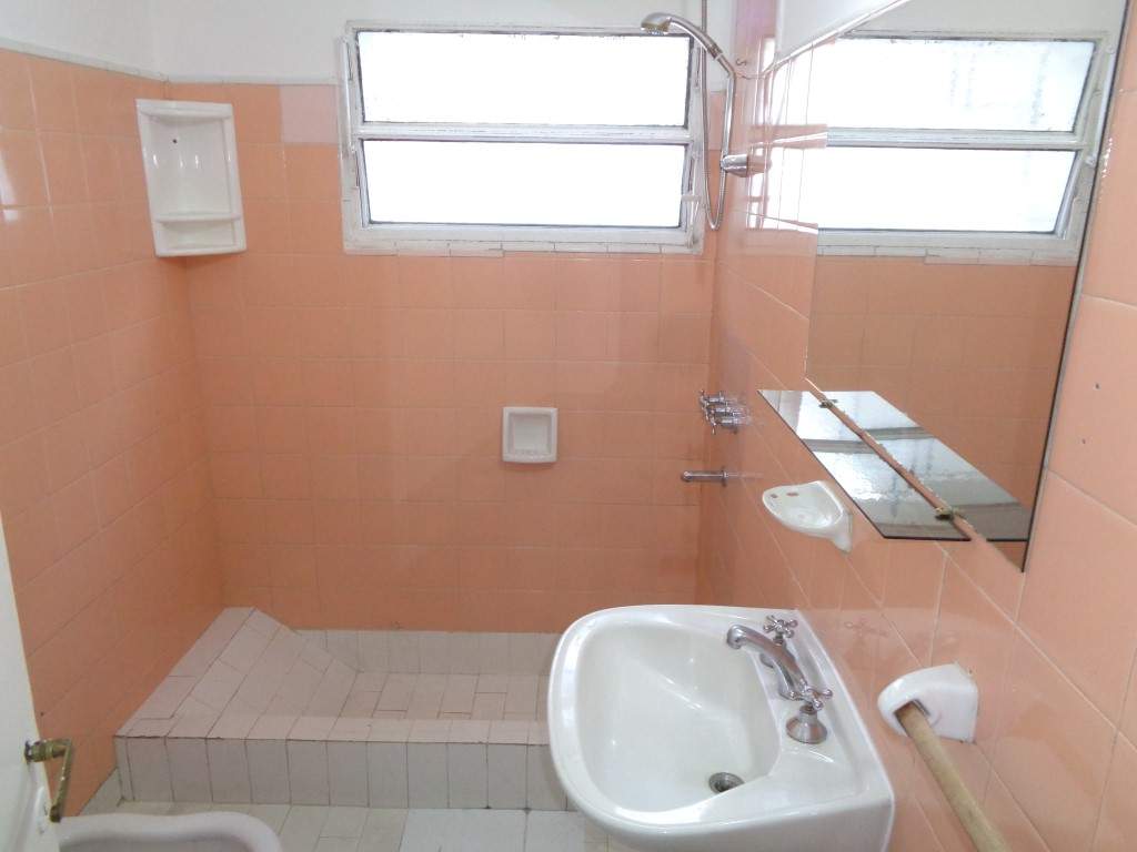 Barrio Alto Verde - Casa de 3 Dormitorios, Amplia con Cocina Comedor, 2 Baños, Cochera Doble, Jardín y Patio Amplio con Asador y Césped