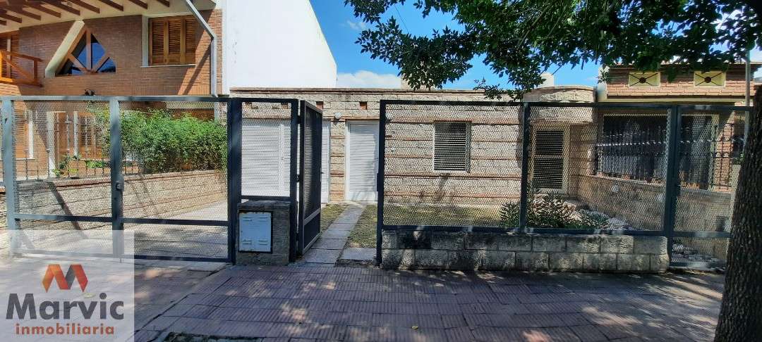 Venta. Casa  Dpto, 3 dorm, B Jorge Newbery, Reciclada