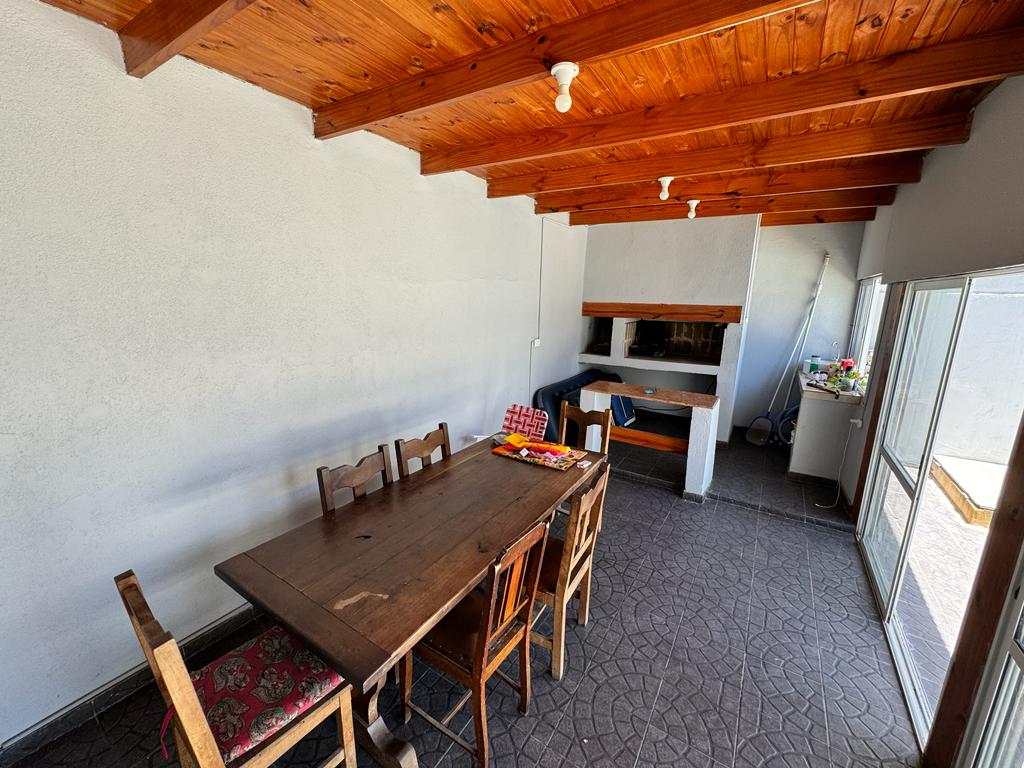 Venta. Casa  Dpto, 3 dorm, B Jorge Newbery, Reciclada