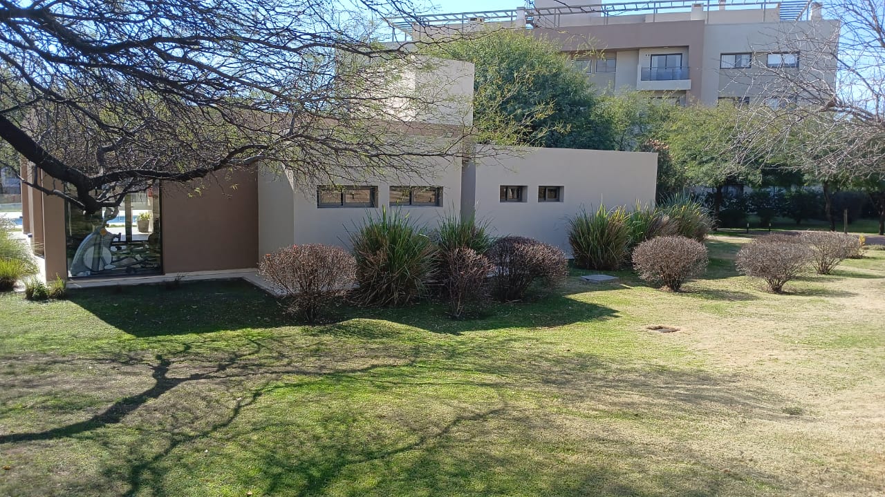 CASONAS DE MANANTIALES DOS DORM DOS BAÑOS EXCELENTE UBICACION