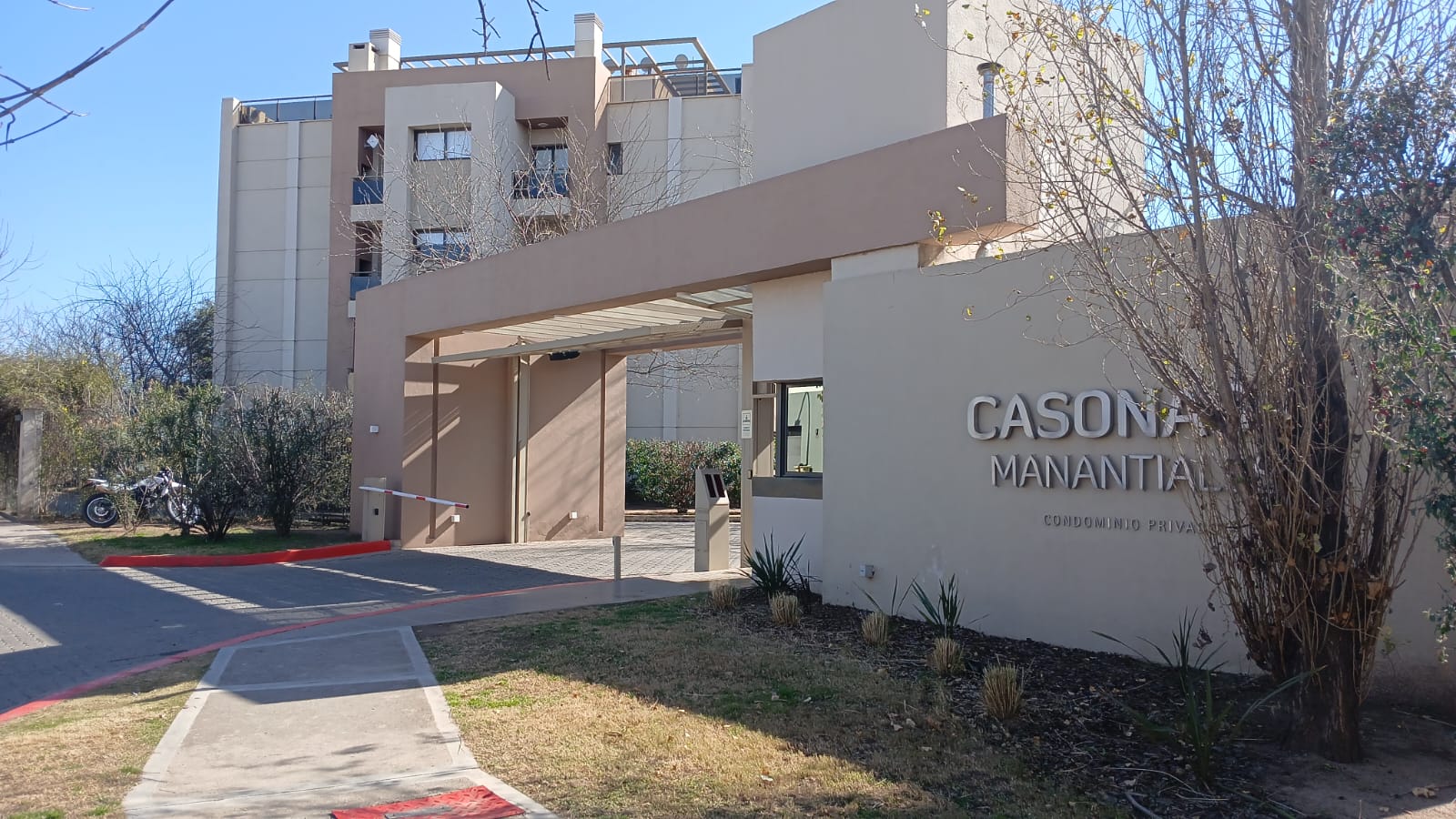 CASONAS DE MANANTIALES DOS DORM DOS BAÑOS EXCELENTE UBICACION