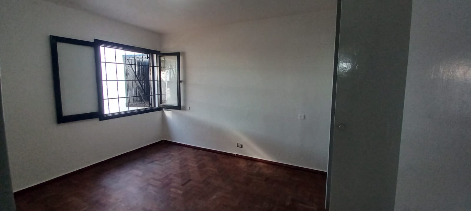 SE VENDE CASA EN B PARQUE VELEZ SARSFIELD