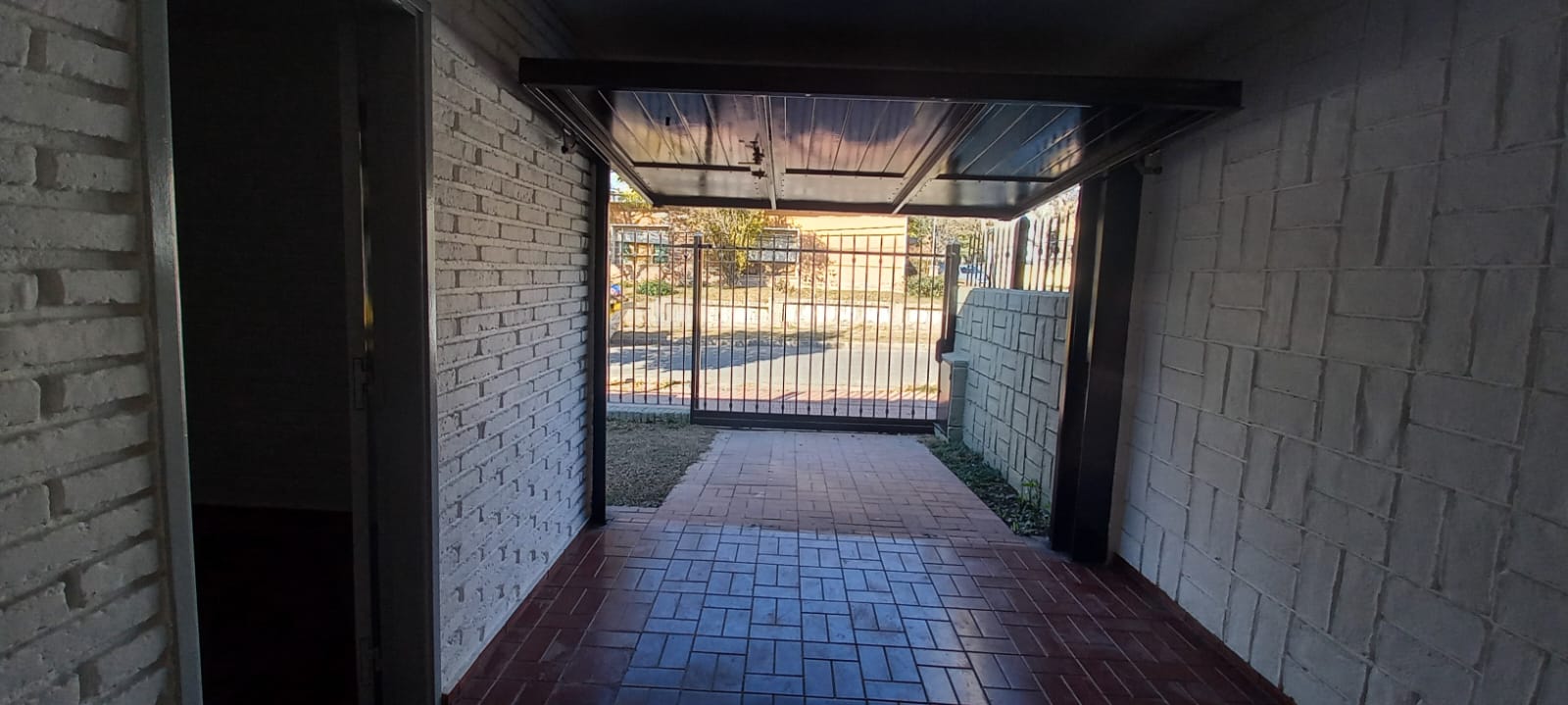 SE VENDE CASA EN B PARQUE VELEZ SARSFIELD