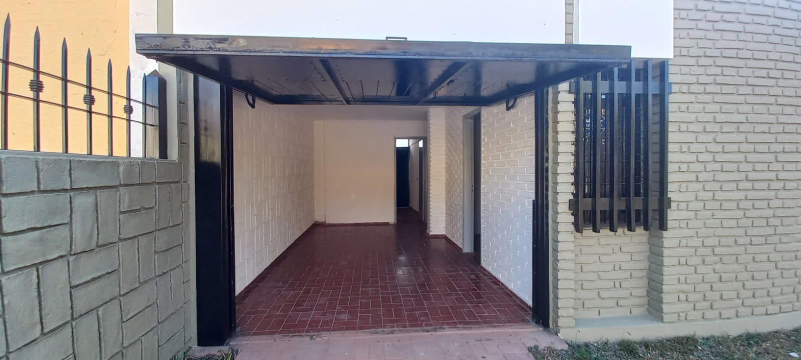 SE VENDE CASA EN B PARQUE VELEZ SARSFIELD