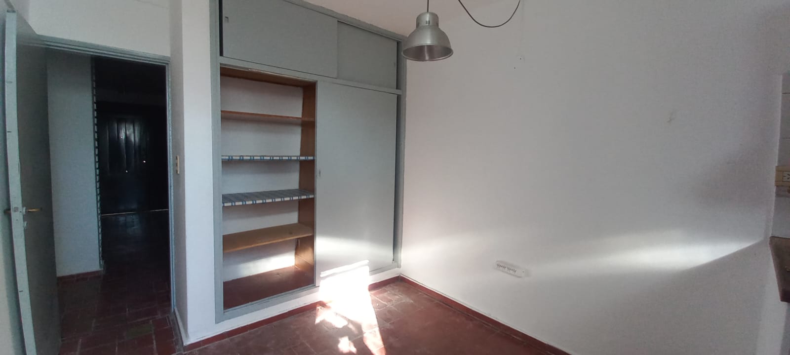 SE VENDE CASA EN B PARQUE VELEZ SARSFIELD