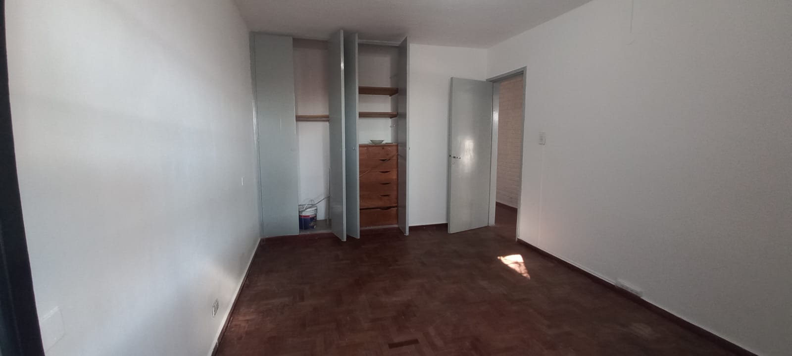 SE VENDE CASA EN B PARQUE VELEZ SARSFIELD
