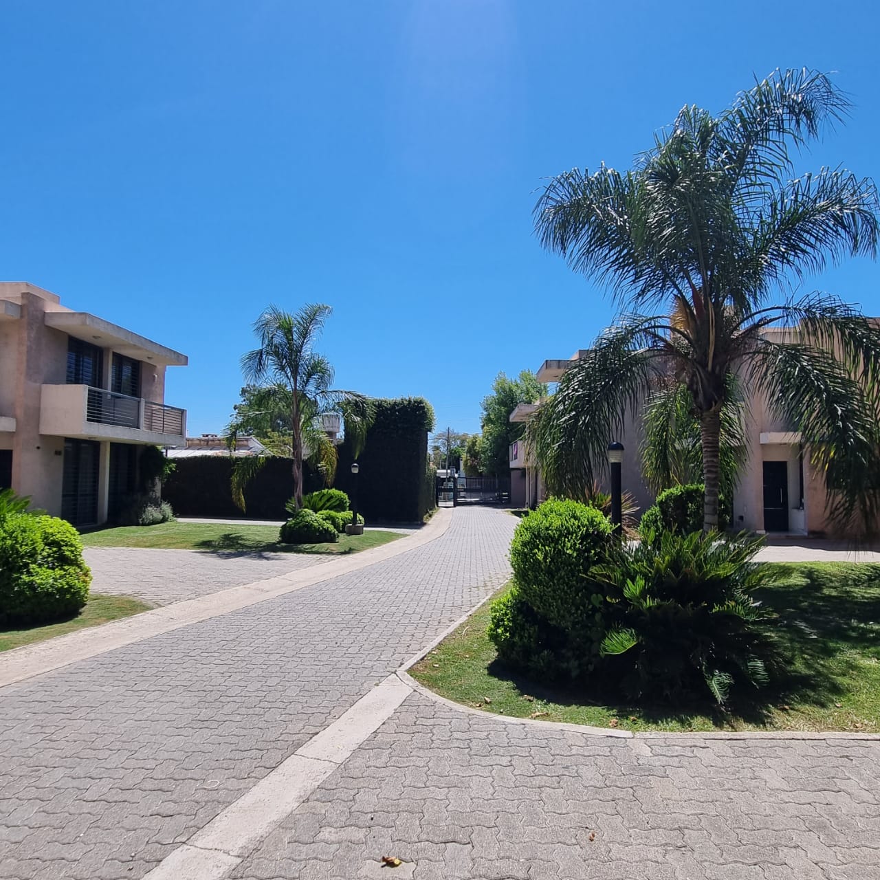 VENTA - DUPLEX 2 DORM. CON COCHERA VCP
