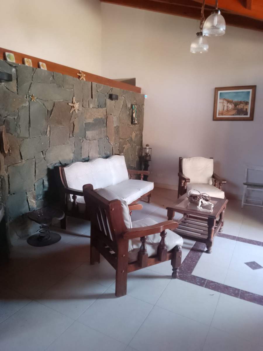 CHEMES INVERSIONES VENDE CADA CON PILETA EN VILLA GIARDINO