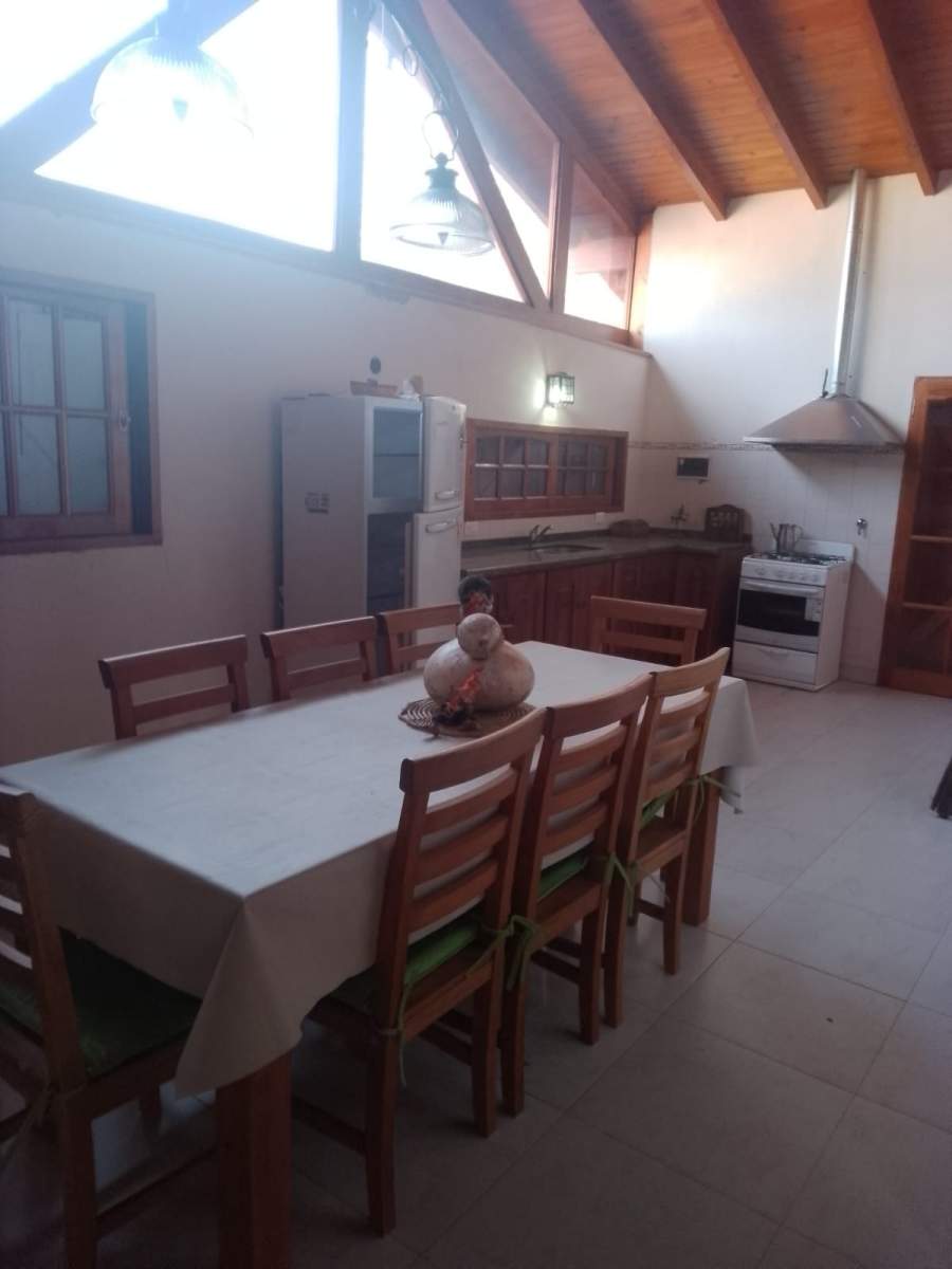 CHEMES INVERSIONES VENDE CADA CON PILETA EN VILLA GIARDINO