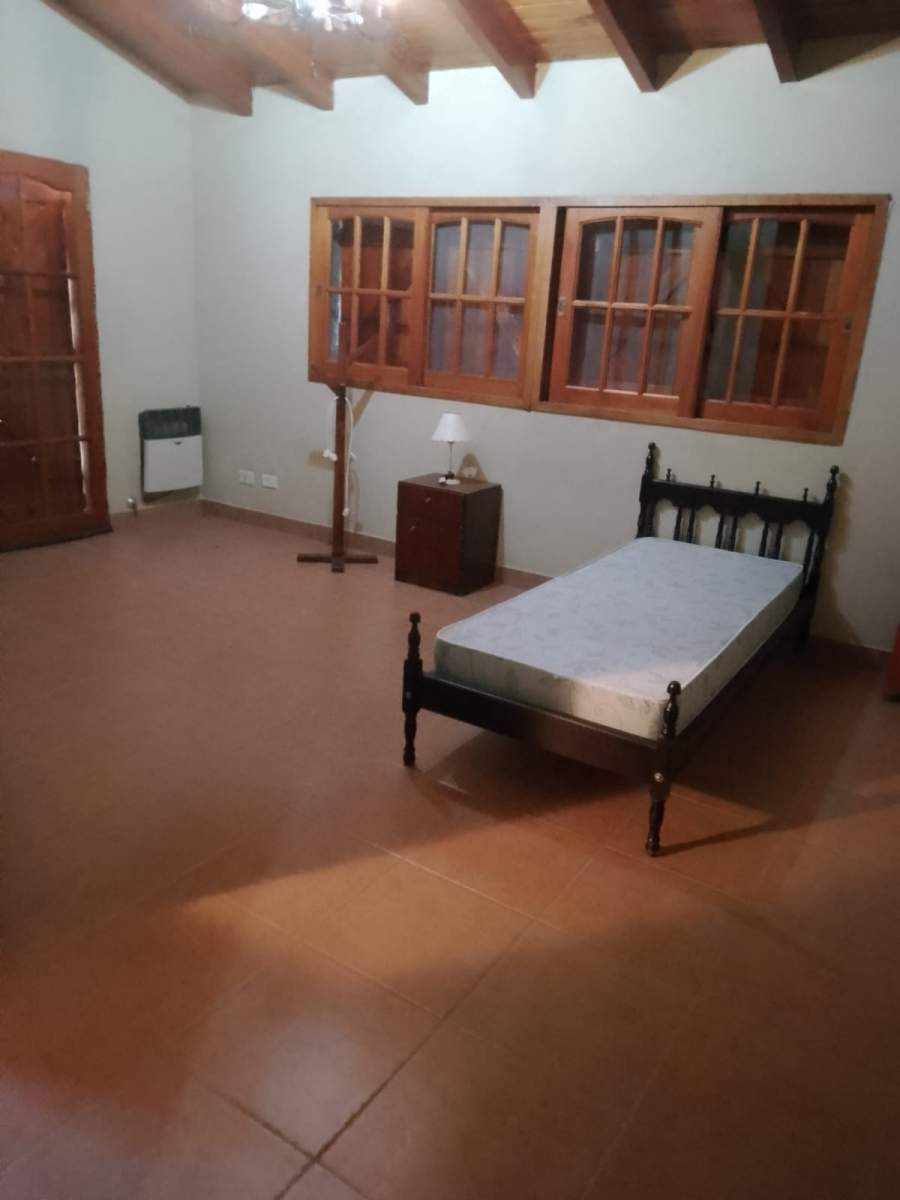 CHEMES INVERSIONES VENDE CADA CON PILETA EN VILLA GIARDINO