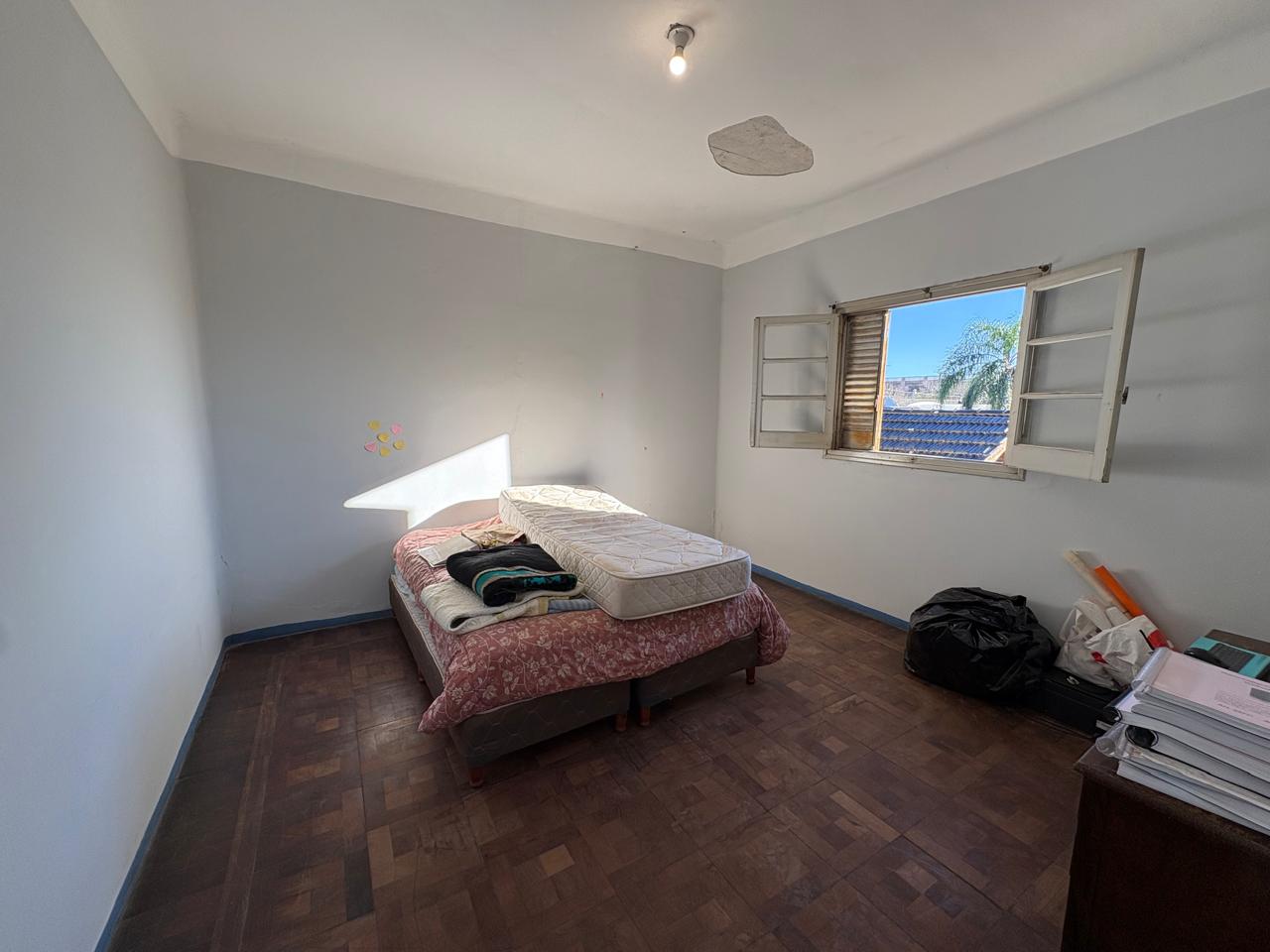 CASA EN VENTA  BV. ROCA - 3 DORMITORIOS