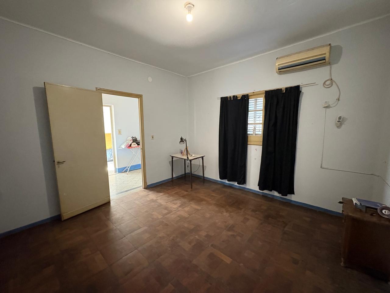 CASA EN VENTA  BV. ROCA - 3 DORMITORIOS