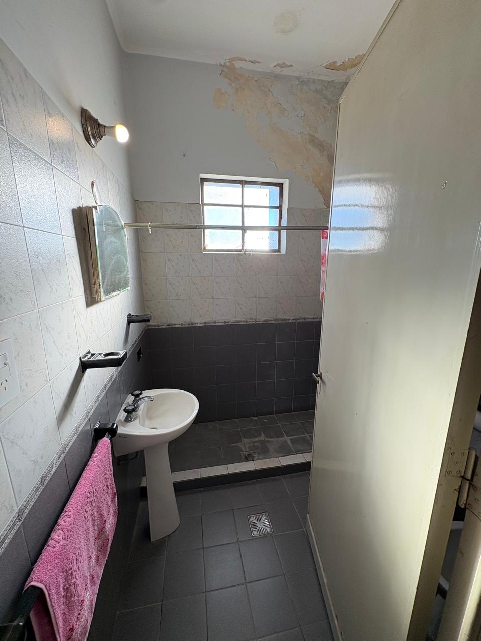 CASA EN VENTA  BV. ROCA - 3 DORMITORIOS