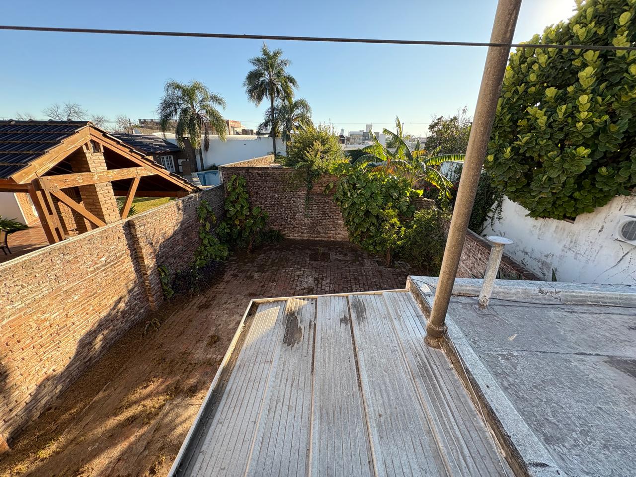 CASA EN VENTA  BV. ROCA - 3 DORMITORIOS