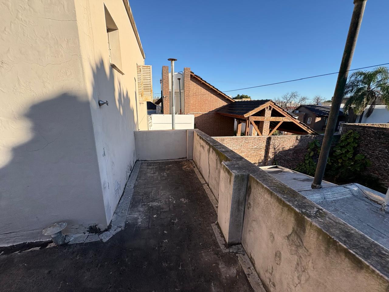CASA EN VENTA  BV. ROCA - 3 DORMITORIOS