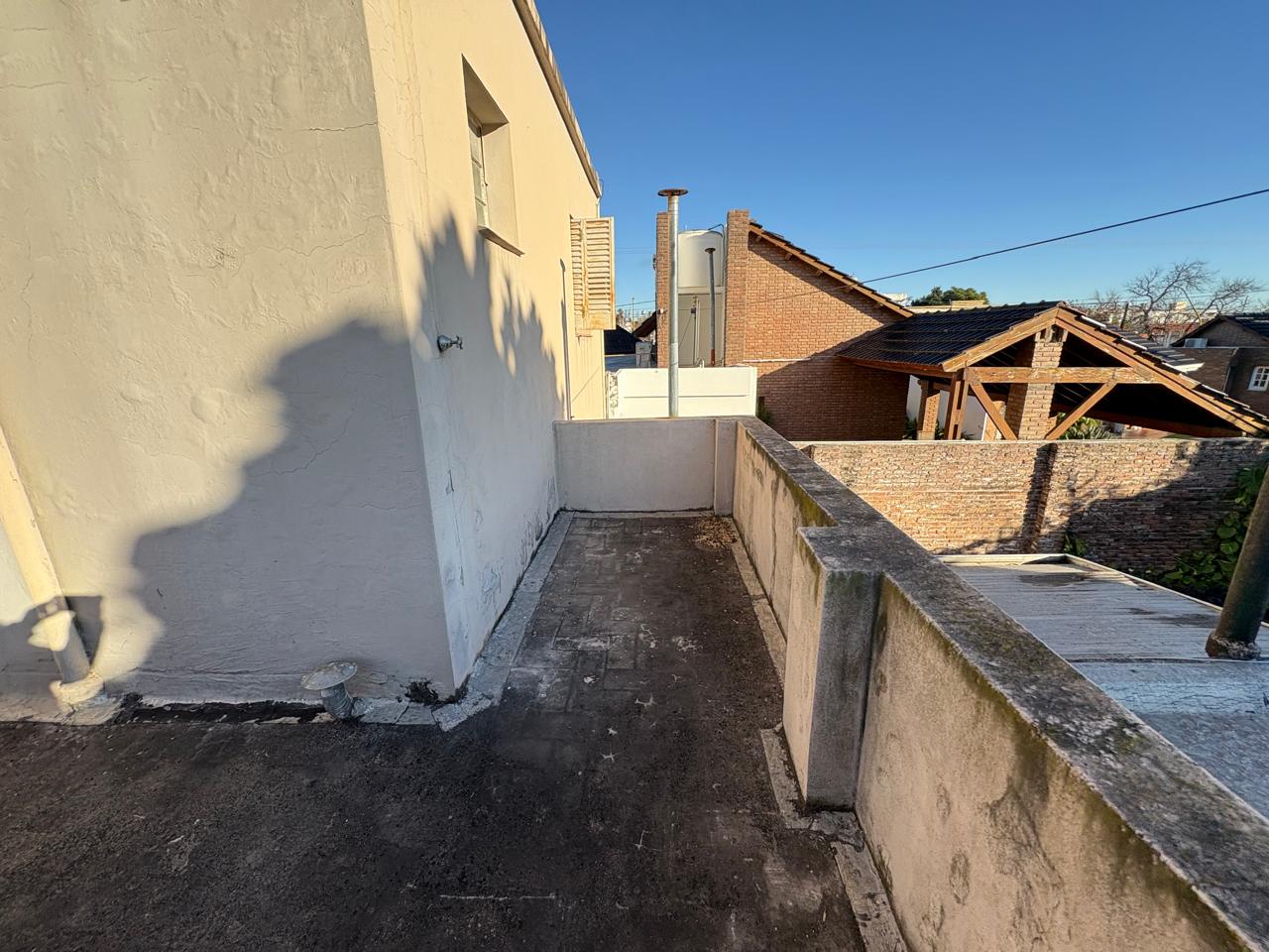 CASA EN VENTA  BV. ROCA - 3 DORMITORIOS