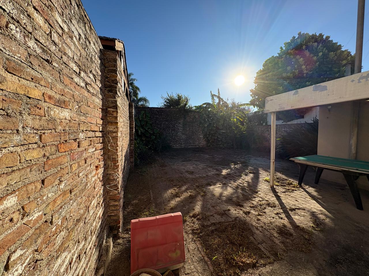 CASA EN VENTA  BV. ROCA - 3 DORMITORIOS