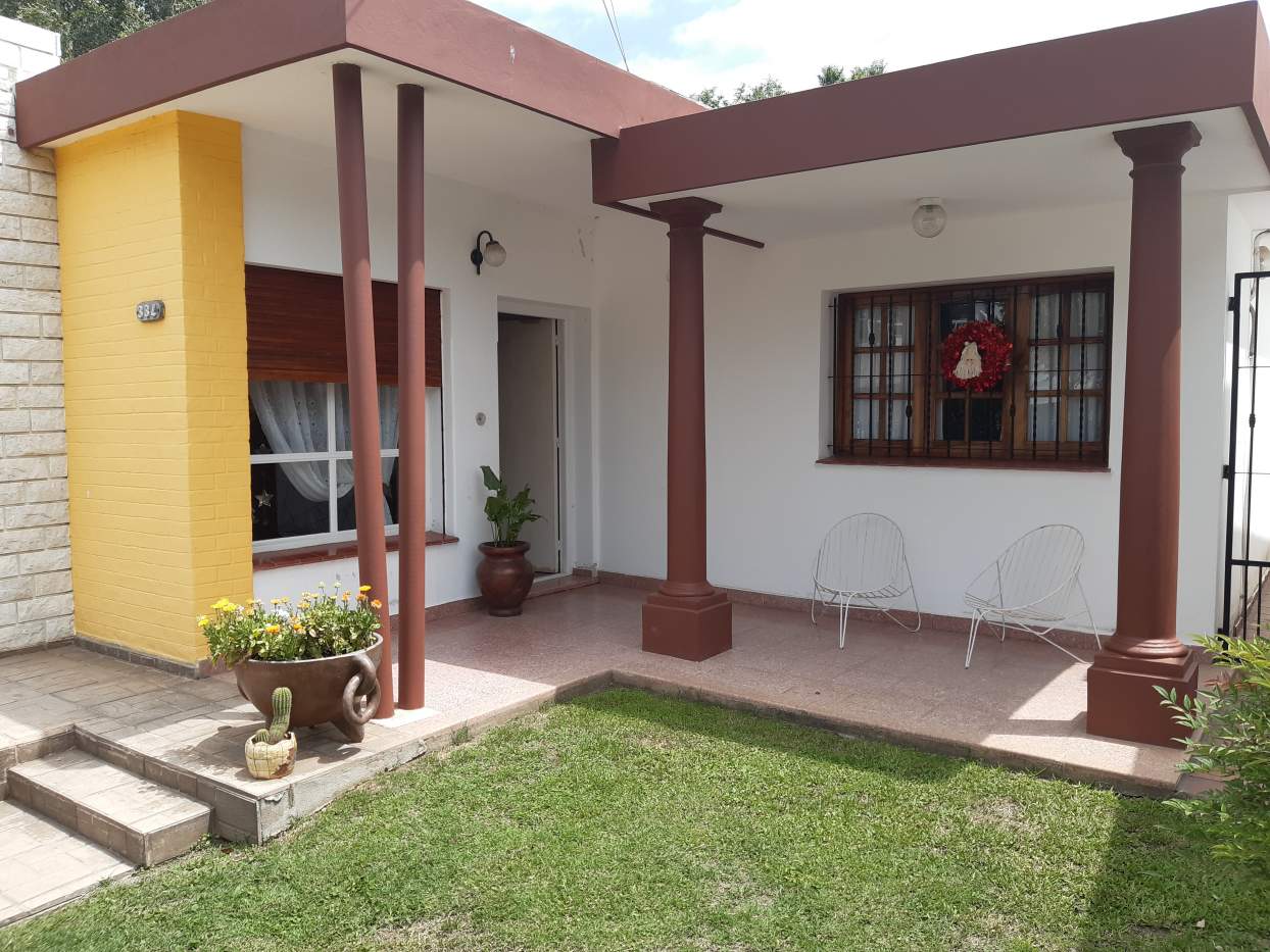 Casa en venta  2 Dptos Cosquín - Barrio Onofre Marimón - 3 dormitorios